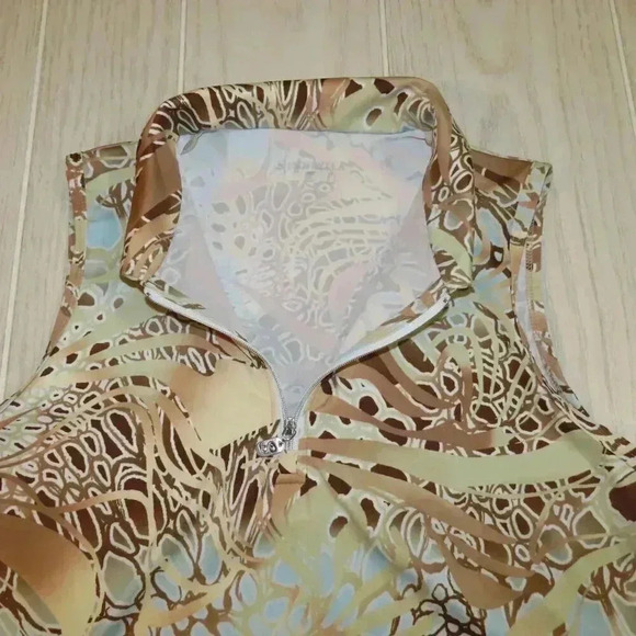 Sofibella Womens Sleeveless Print Golf Shirt Gold Animal Size Small NWT - Picture 4 of 9